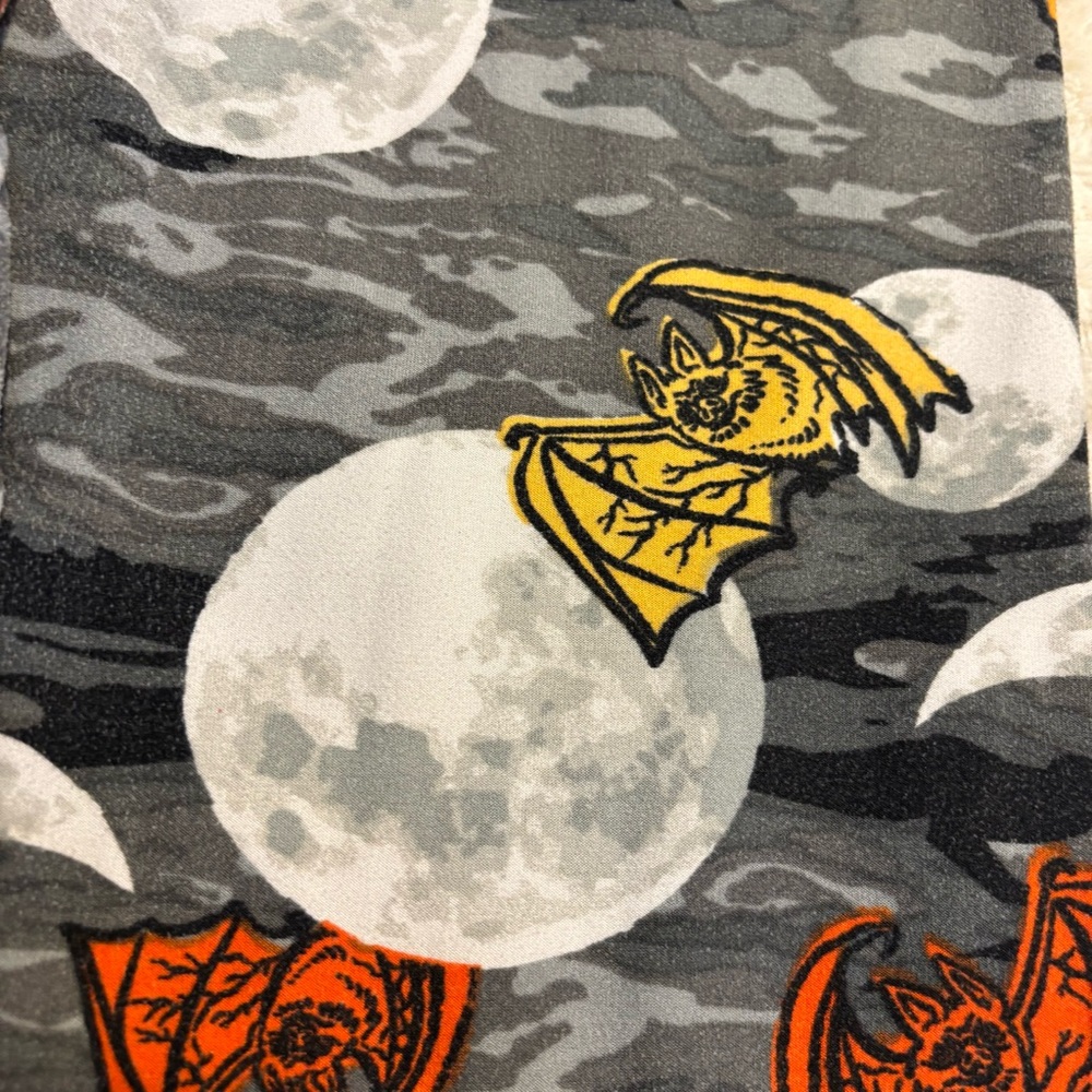 LuLaRoe Leggings One Size Gray Camo Orange Bats White Moons Halloween Goth - Picture 6 of 13